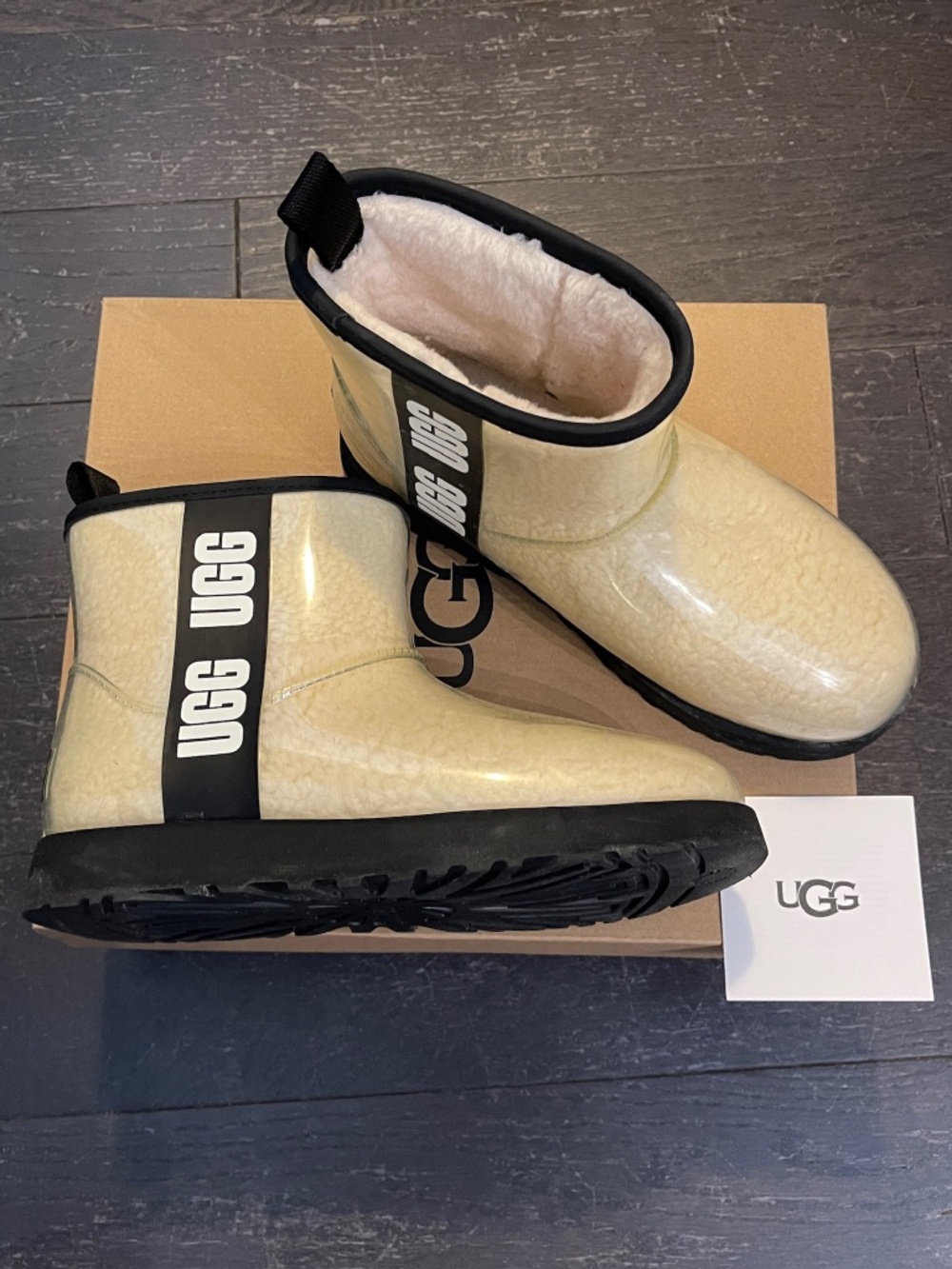 UGG Women's Classic Clear Mini Boot Waterproof US7 Natural Cream 111319